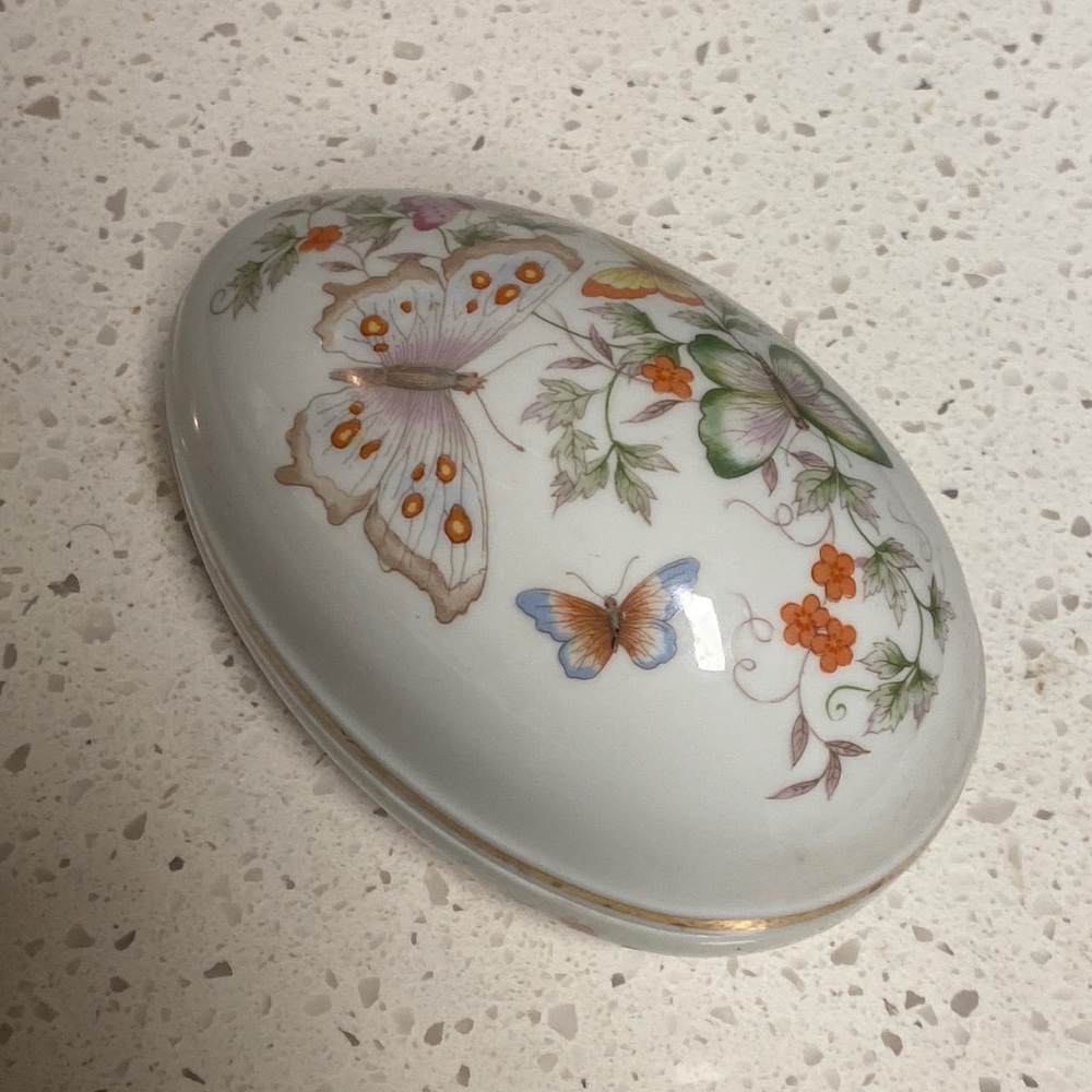 Vintage Porcelain Avon chinoiserie egg 22k gold trim butterfly pattern